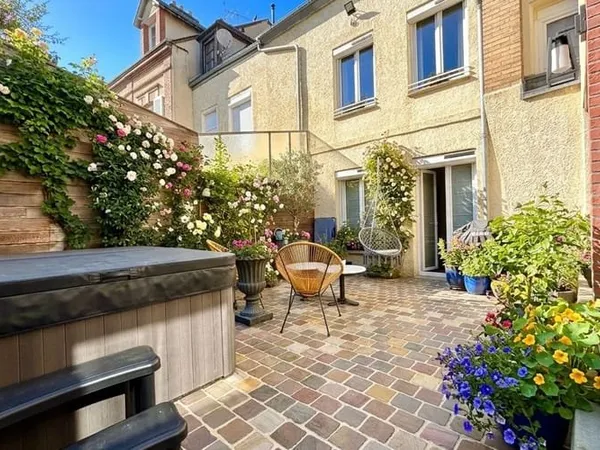Maison 9 pièces 236 m²