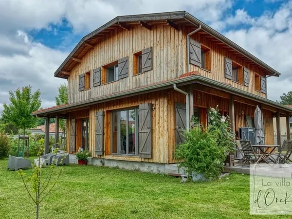 Superbe Maison ossature bois de 2020, 166m2 hab., 5 chambres, et beau jardin paysagé proche du centr