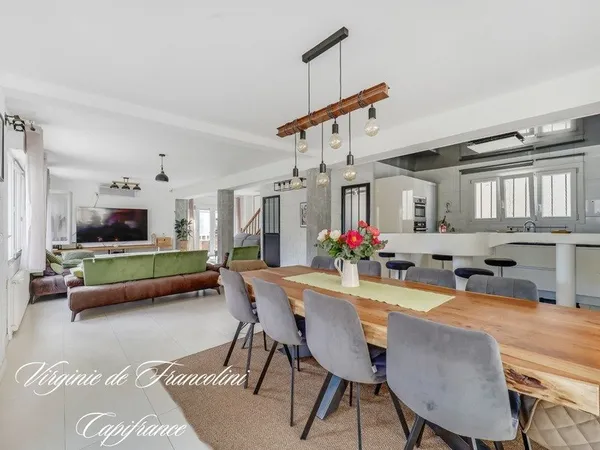 Centre-ville-Coteaux-A vendre belle maison 250 m²-Parcelle 970 m² -6 chambres - Piscine,3 terrasses,