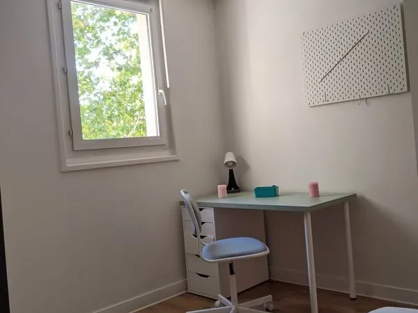 Chambre meublée très agréable au pied de l'université Rennes 2 (à 1 min à pied du métro)