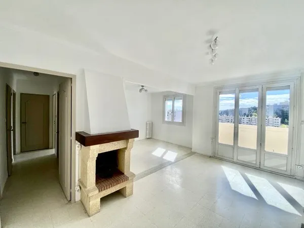 Toulon - Brunet : Appartement T4 avec balcon et parking