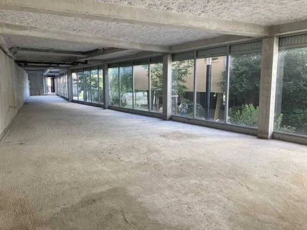 Local d'activité 585 m²