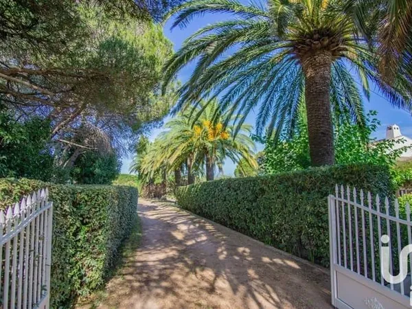 Maison de plain-pied 9 pièces 237 m²