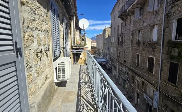 Grand appartement a renover à SARTENE Centre