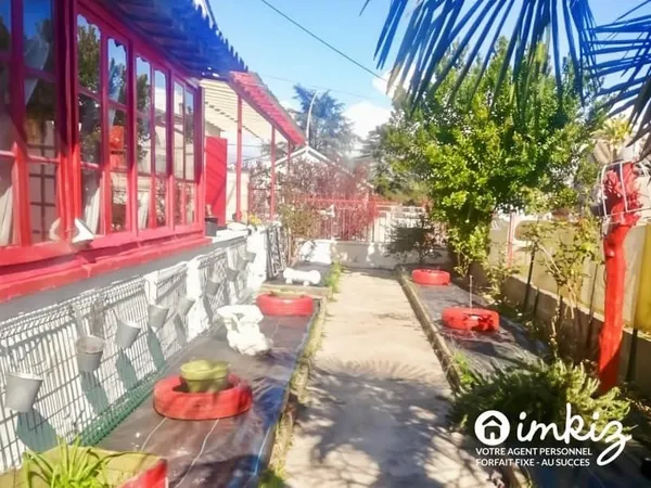 Maison atypique avec véranda et jardin