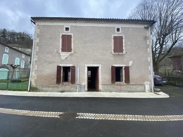 Ancienne boulangerie d'époque avec des dépendances, 1 maison