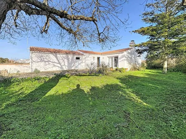 CENTRE BOURG - JOLIE MAISON EN BON ETAT AVEC 3 CHAMBRES