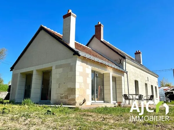 Ancienne maison en cours de rénovation avec jardin