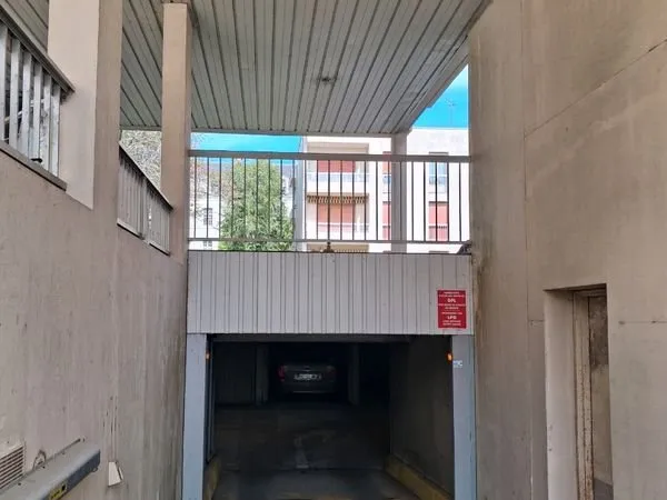 Place de parking garage box