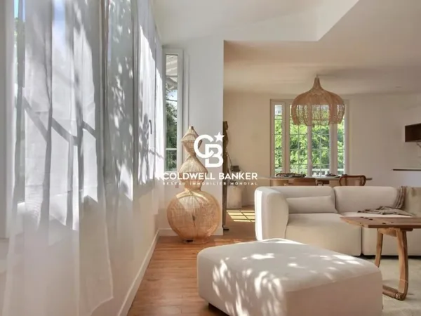 CHARMANTE MAISON RÉNOVÉE AVEC ACCÈS PRIVÉ À LA PLAGE