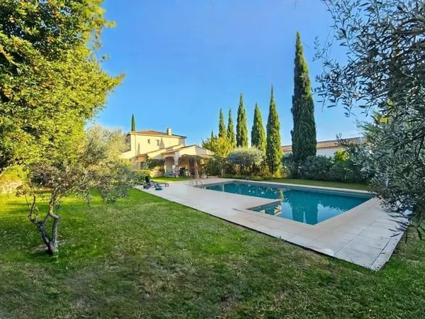 À Vendre - Uzès - Villa 5 chambres, studio, piscine sur 1500m²