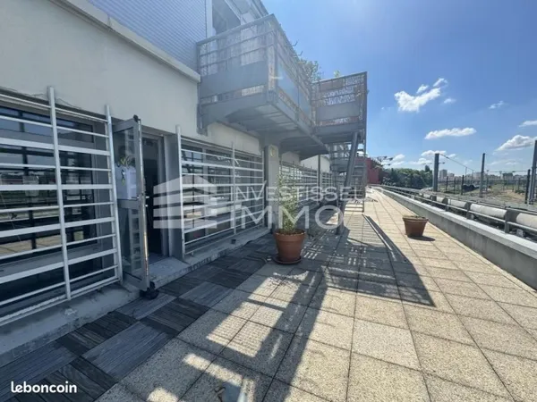 Local d'activité 953 m²