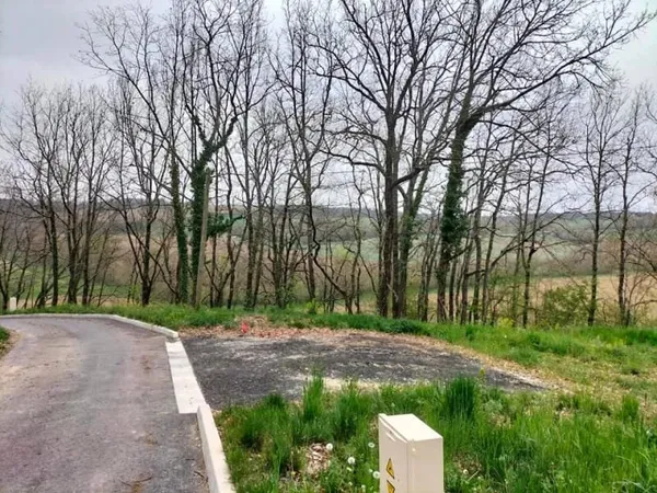 Terrain 2213 m²