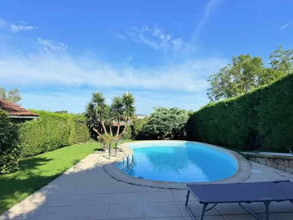 Villa 6 pièces 140 m²