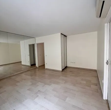 Studio 1 pièce 33 m²