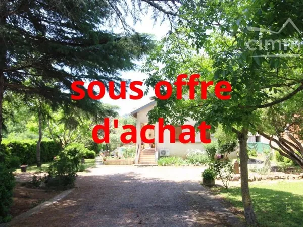 A vendre une belle maison de 180 m² avec piscine  dans un parc de 1500 m²