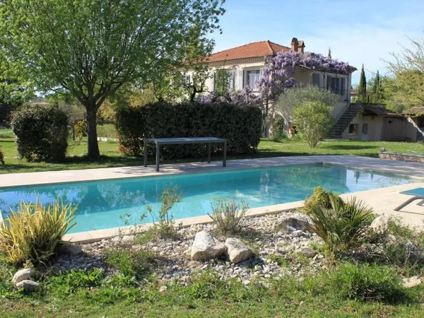 Maison 10 pièces 280 m²