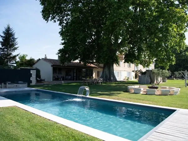 VACANCES ARLES - MAS EN CAMPAGNE AVEC PISCINE !