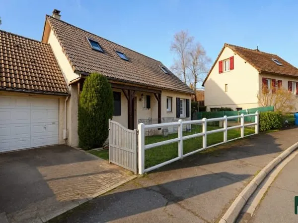 Maison 5 pièces avec véranda et garage Luisant !