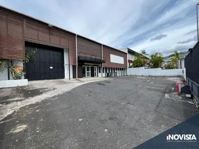 Vente Dépôt / Entrepôt 847 m2 à Sainte-Clotilde