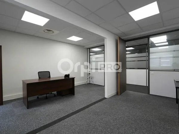 Bureau 65 m²