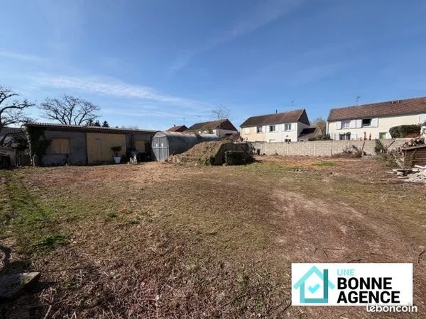 Entrepôt sur terrain constructible de 1000m2 opportunité à saisir