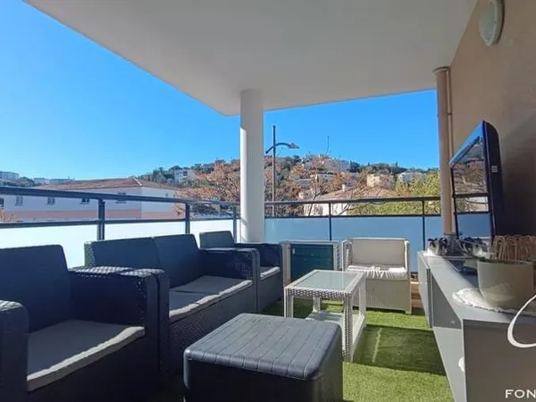 APPARTEMENT 2 PIECES SAINT RAPHAEL ET PARKING