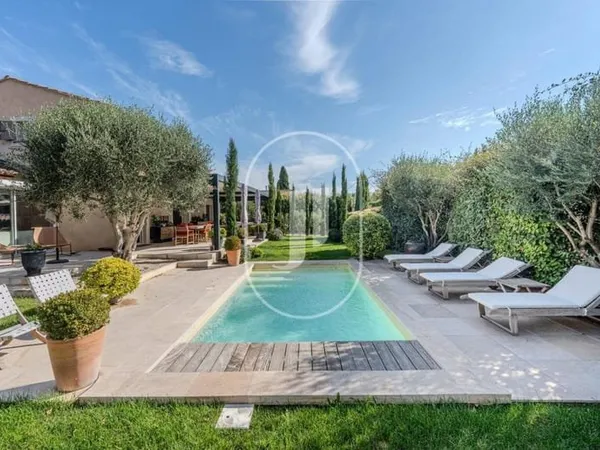Charmante maison à vendre, à pied du centre de Maussane-les-Alpilles