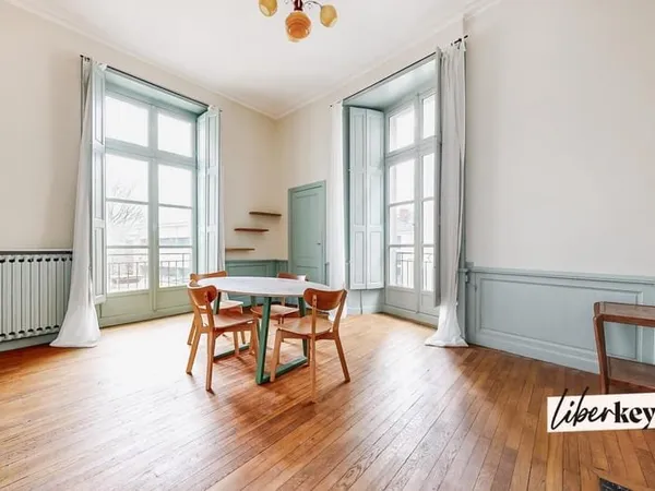 Graslin, hyper-centre : superbe T3 alliant charme et modernité