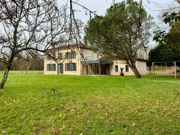 Maison 8 pièces 255 m²