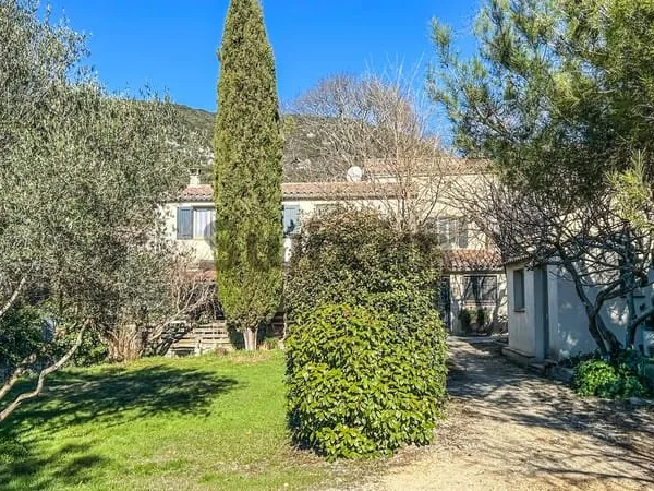 'Exclusivité Swixim Uzès' A 25 minutes d'Uzès, authentique m