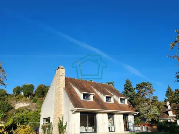 Belle maison 7 pièces, 144m2, 2235m2 de terrain secteur VERN