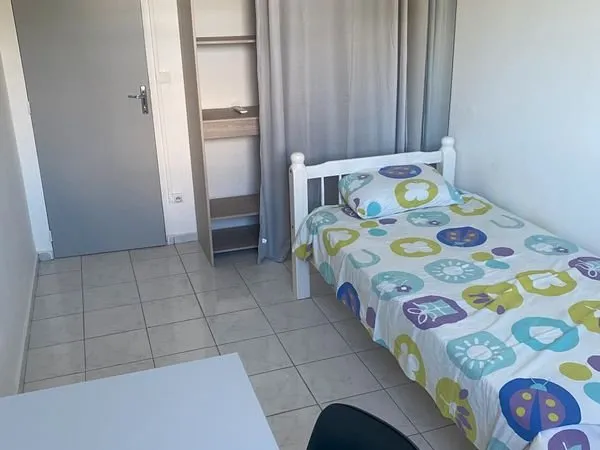 Chambre meublée en colocation - 430 CC - Les Abymes - Proche CHU