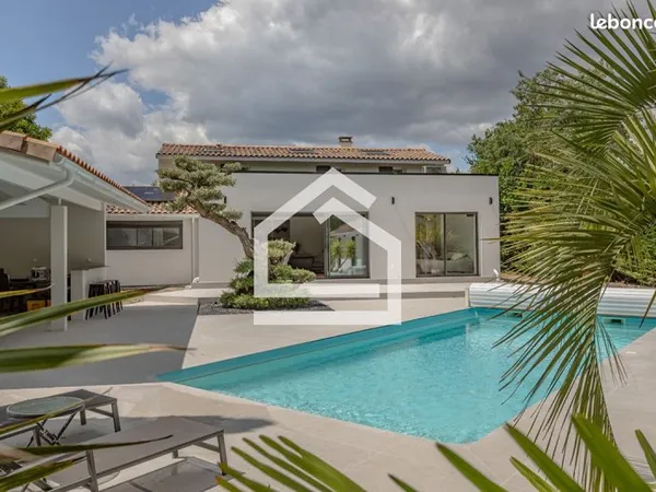 Maison 9 pièces 228 m²