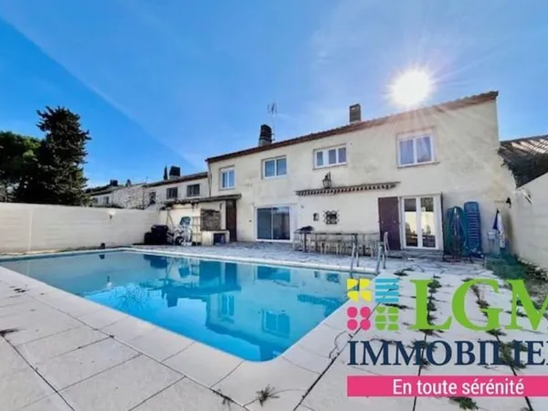 LATTES MAURIN : MAISON T8 de 240 m² Habitables, en R+1, sur 430 m² de Parcelle avec Piscine