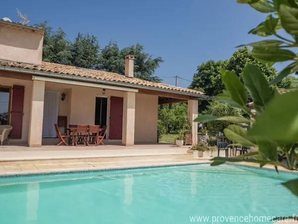 Vends maison 210m² avec jardin végétalisé, piscine, cuisine d'été