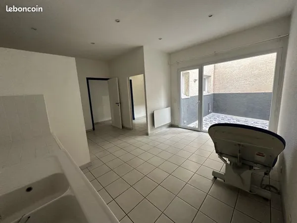 Beau local médical 135m2 -3 bureaux , 3 salles d'attente -Perpignan -Entièrement rénové
