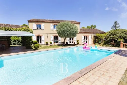 Villa 9 pièces 267 m²