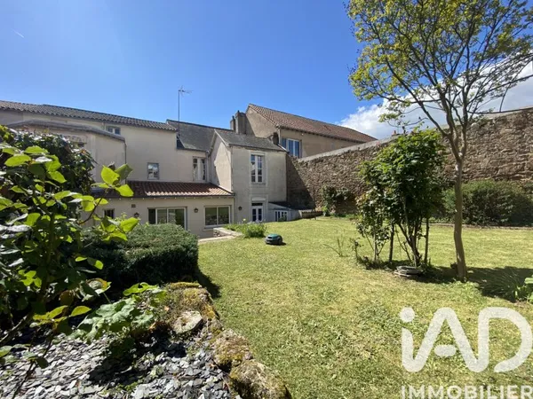 Maison 8 pièces 295 m²