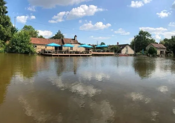 Hôtellerie et restauration Vente Chiddes   700000€