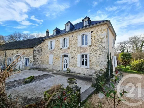 Maison 7 pièces 256 m²