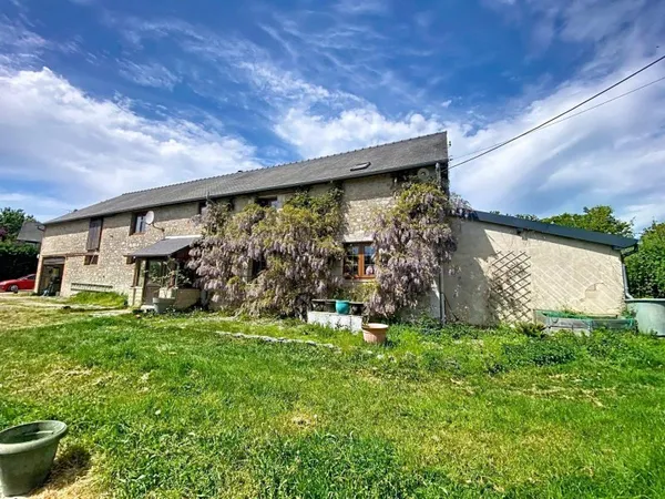 Maison + gîte, 7 chs, terrain de 11 820 m², Lassay les Châteaux