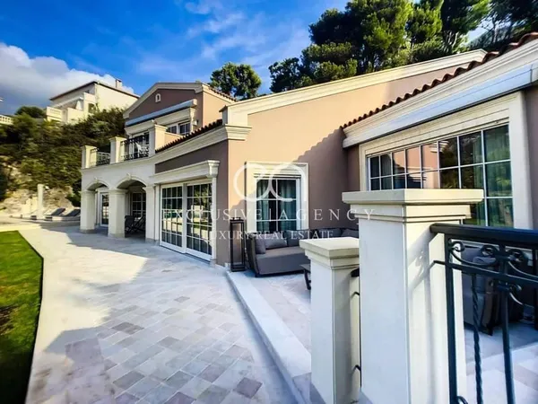 Maison 7 pièces 305 m²
