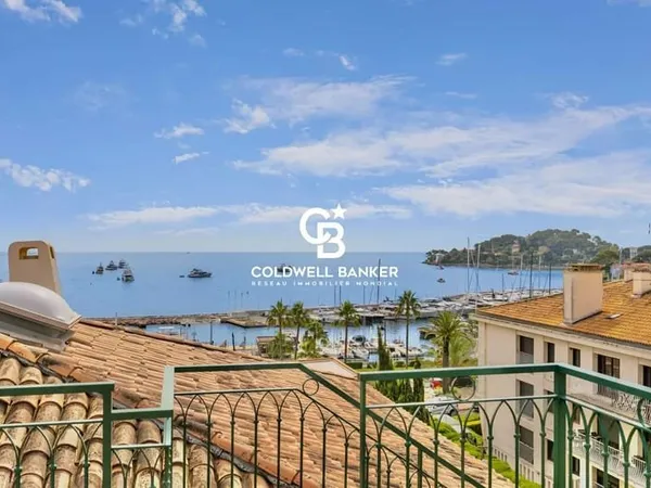 À Saint-Jean-Cap-Ferrat - Appartement 4 pièces avec terrasses, solarium et vue mer panoramique