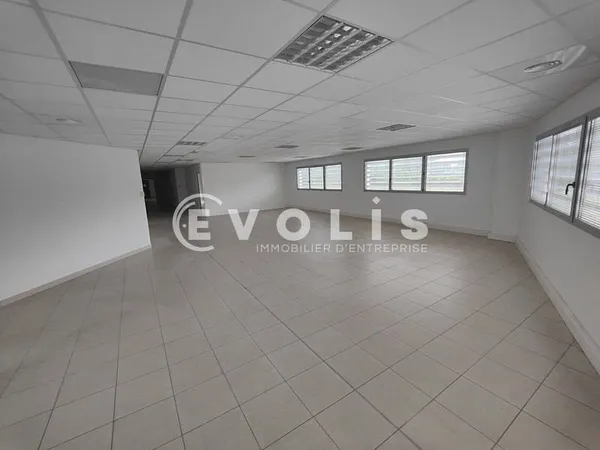 Bureaux 303 m²