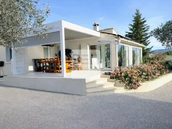 Villa moderne avec piscine à Vinsobres