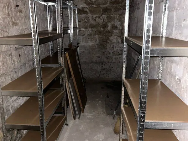 Cave 7 m² sécurisée avec étagères - Gare du Nord / Paris 10