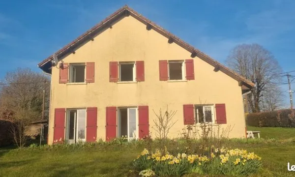 Maison individuelle proche lac de Chalain terrain clos et arboré
