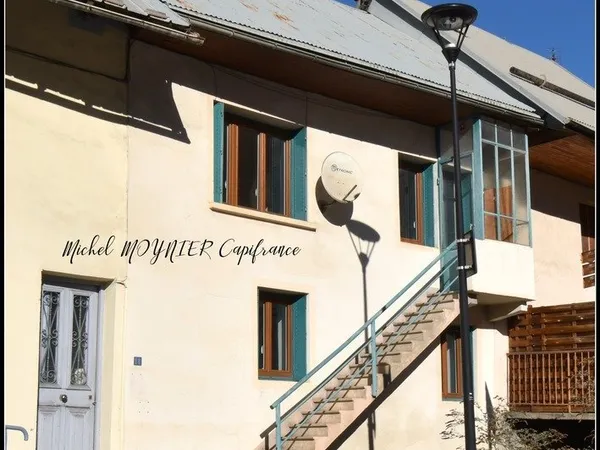 Maison de ville au centre de L'ARGENTIÈRE-LA-BESSÉE (05120)
