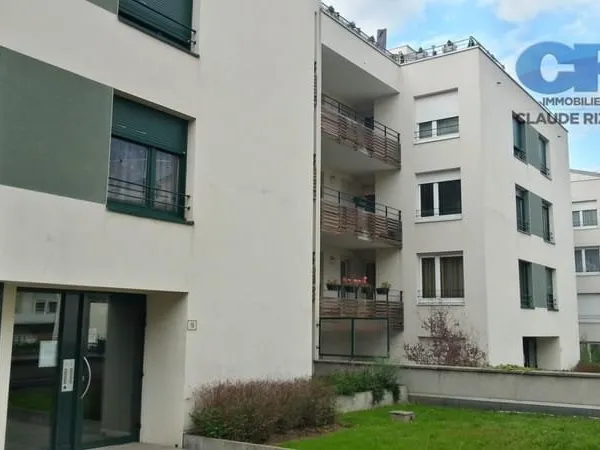 RUE DE VIC - 3 pièces à vendre